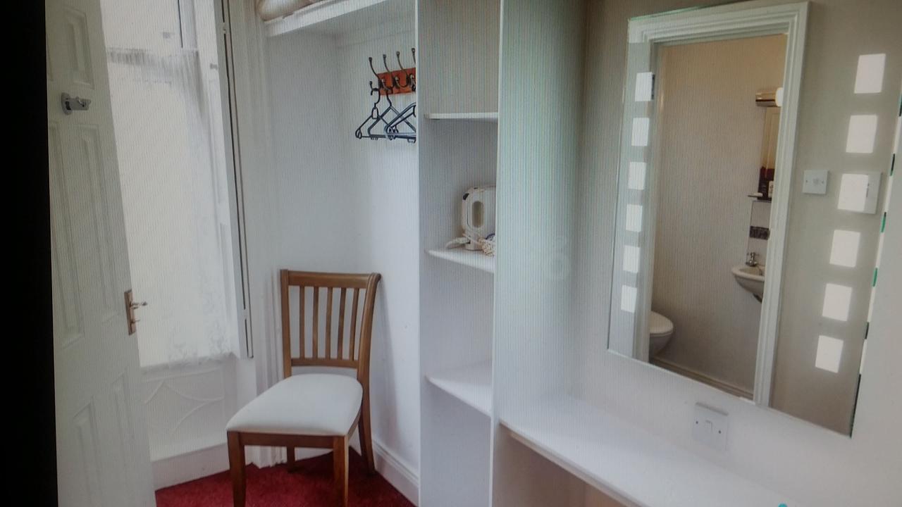 Twin Room Private Bathroom